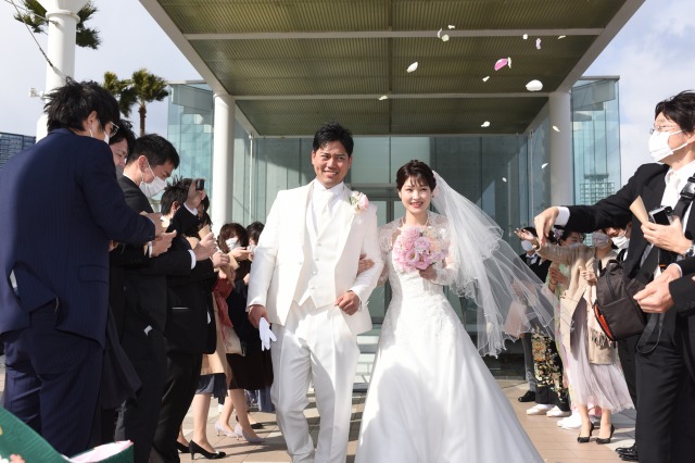 神戸の港町　海を見渡せる開放的な空間で迎える結婚式